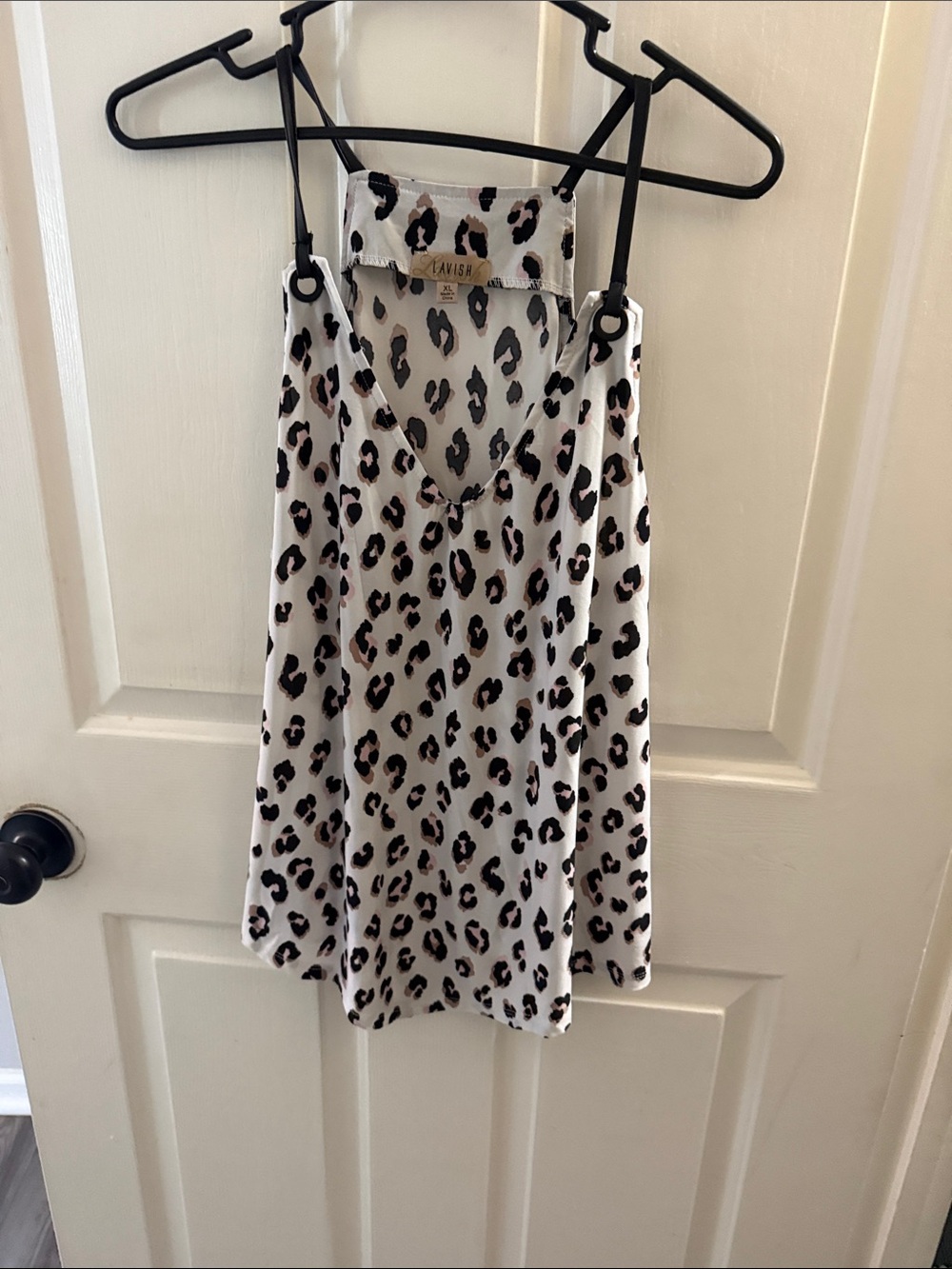 Amisu White Leopard Print V-Neck Spaghetti Strap Tank